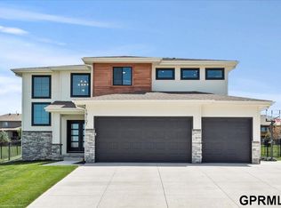 19107 Riviera Dr, Omaha, NE 68136