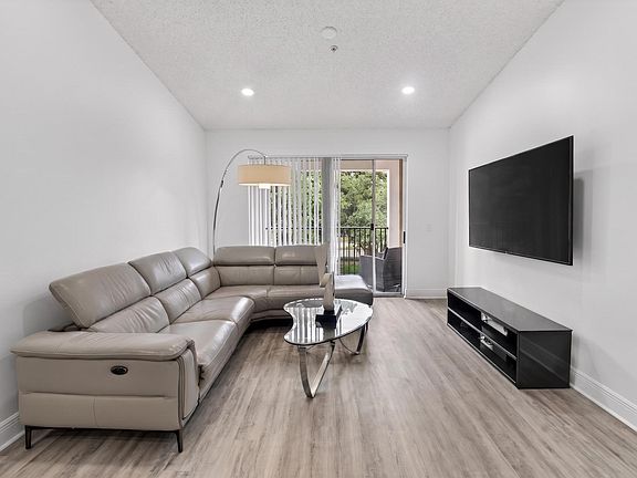 2nd image of 8020 Nob Hill Rd #305