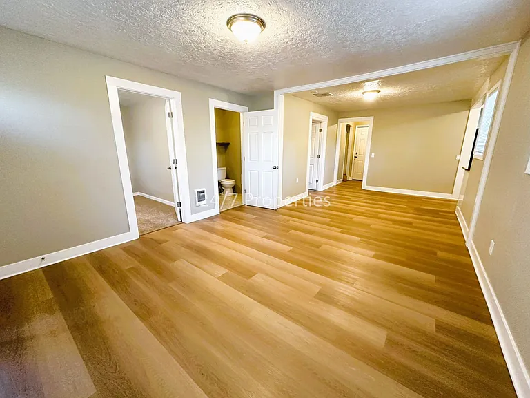860 Shipping St NE — Photo 6