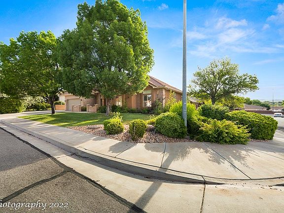 4th image of 1730 N Centennial Dr