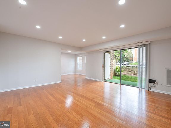 4th image of 864 Quince Orchard Blvd #P1