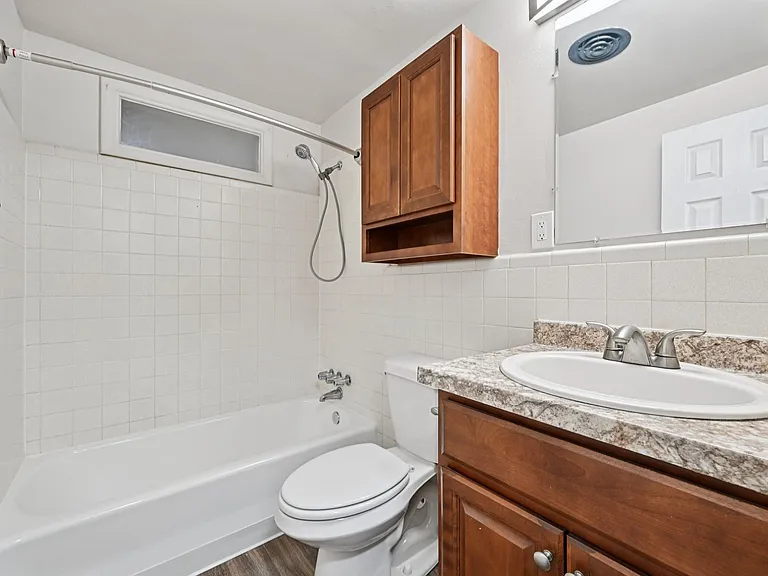 Dahlia Apartments — Photo 22