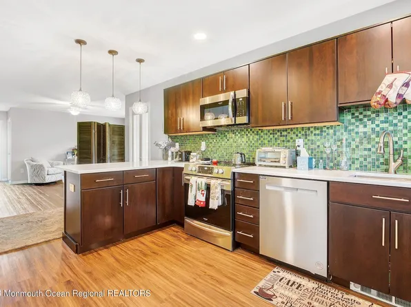 25 Mansfield Avenue, Manchester, NJ 08759