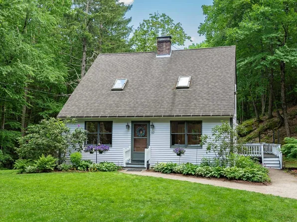 17 Oaklands Road, Newfields, NH 03856