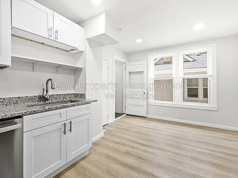 224 Stratford Rd #224 — Photo 3