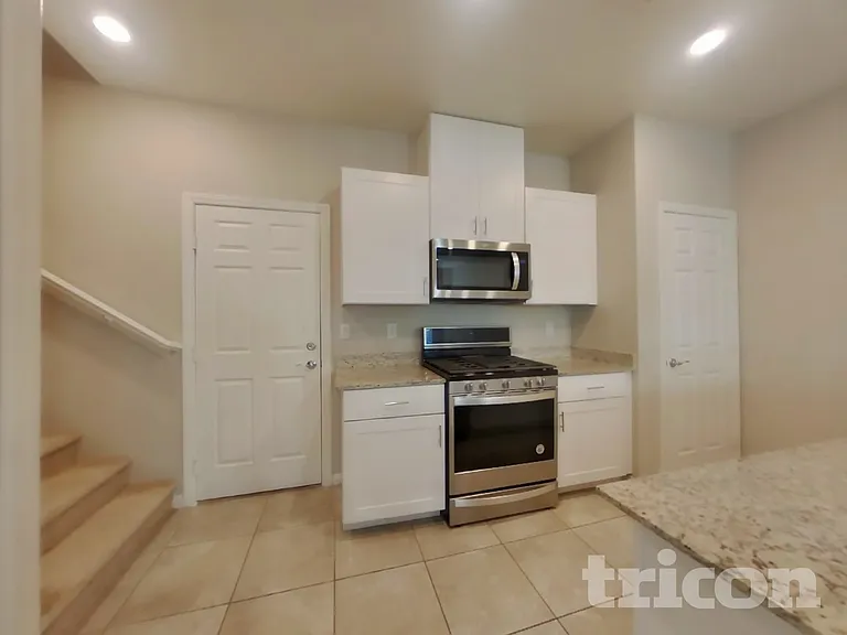 7345 Sunray Point St — Photo 4