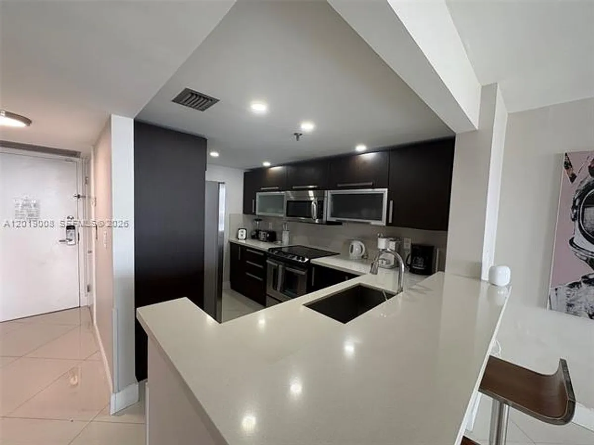 Building Photo - 1717 N Bayshore Dr #A-2054