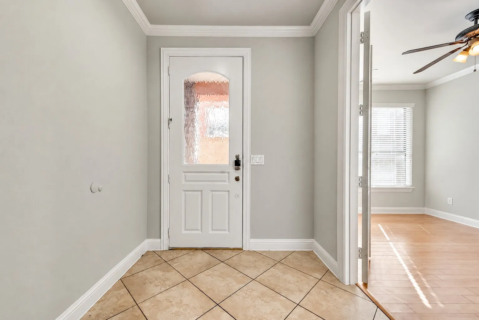 3 bed, 2.5 bath, 2266 sqft, $3,990 — Photo 3