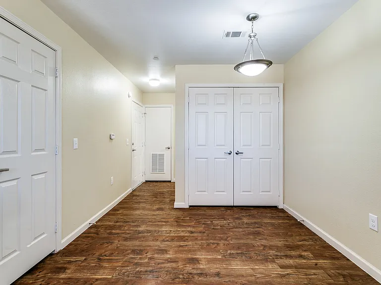 Oak Manor Villas — Photo 7