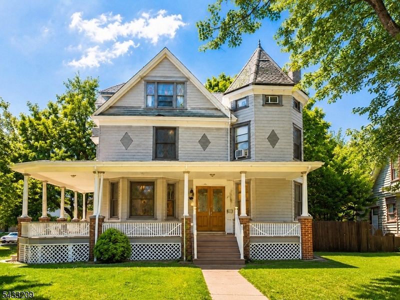 1st image of 3 Myrtle Ave