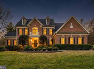 1424 Wynhurst Ln, Vienna, VA 22182