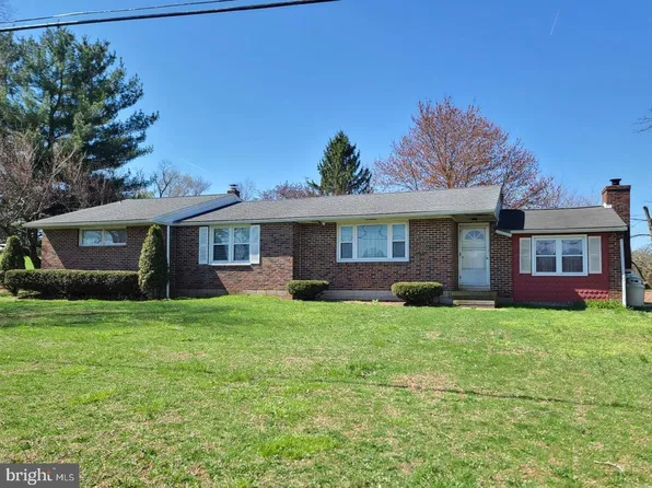 555 Chestnut Hill Rd, Denver, PA 17517