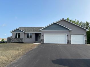 2686 Davis St S, Cambridge, MN 55008