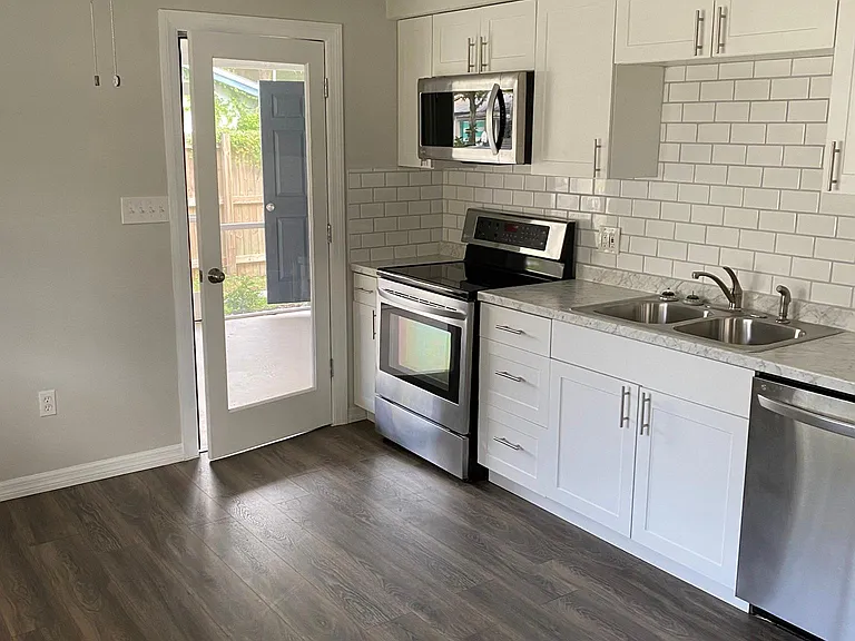 4250 Las Vegas Dr — Photo 10