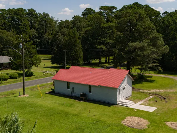 703 W Bridgers Street Extension, Burgaw, NC 28425
