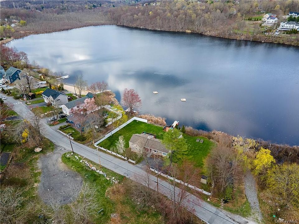 1st image of 115 Lake Shore Dr