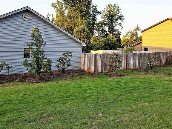 3rd image of 255 Stockbridge Dr