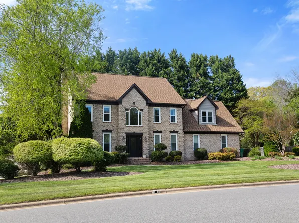 4601 Jamesford Dr, Jamestown, NC 27282