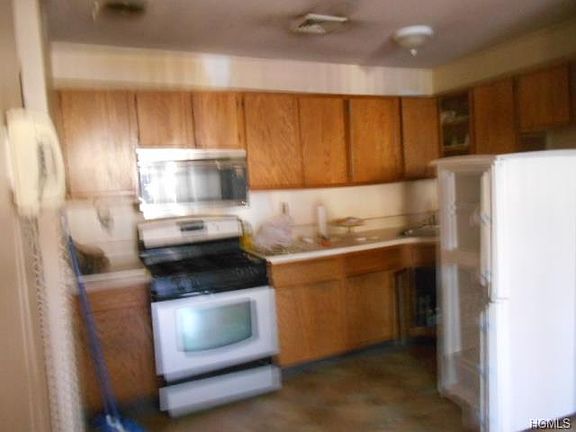 5th image of 830 Cauldwell Ave #B2