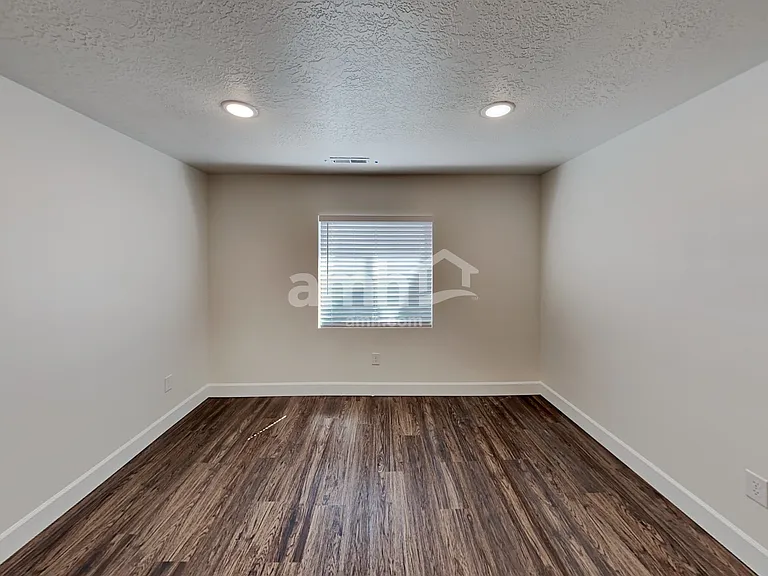 2184 E Silverado Ln — Photo 6
