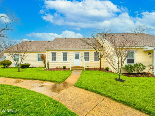 23 Plaza De Las Lobos Unit B, Howell, NJ 07728