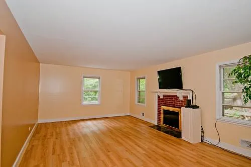 520 Nob Hill Cir — Photo 3