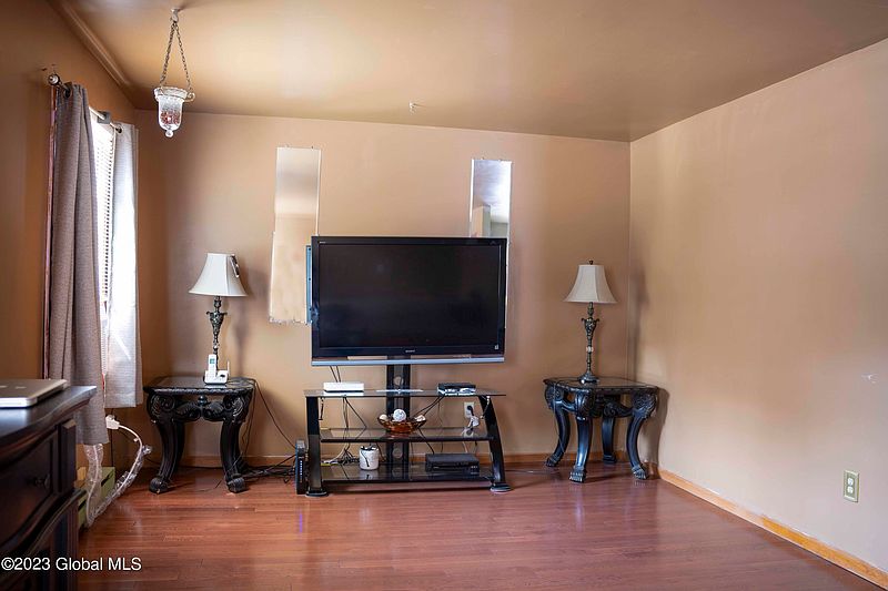 4th image of 183 Livingston Avenue