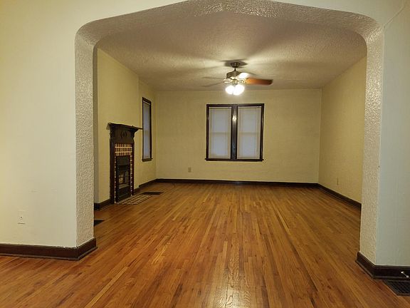 3rd image of 1594 Northwest Blvd APT 1