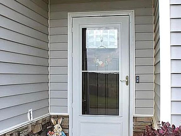 5th image of 61 Lawrence Dr