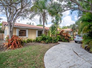 8761 SW 148th St, Palmetto Bay, FL 33176