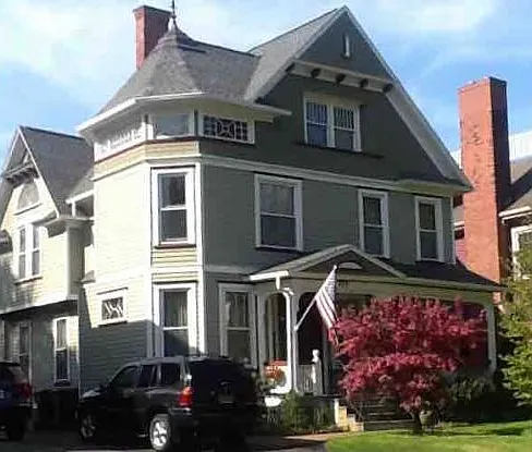 Linden St — Photo 1