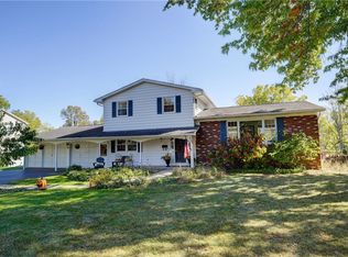 12 Creekside Dr, Honeoye Falls, NY 14472