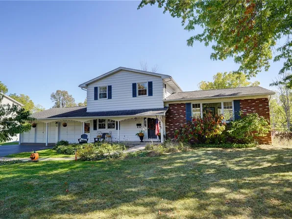 12 Creekside Dr, Honeoye Falls, NY 14472