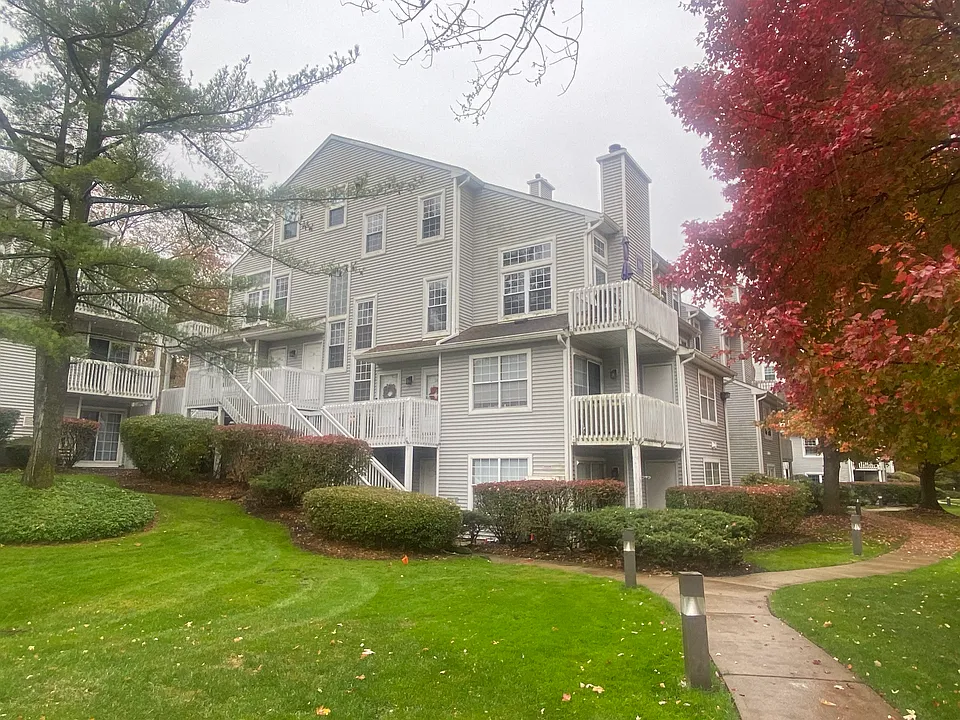 Located in beautifully landscaped Cross Creek Pointe!