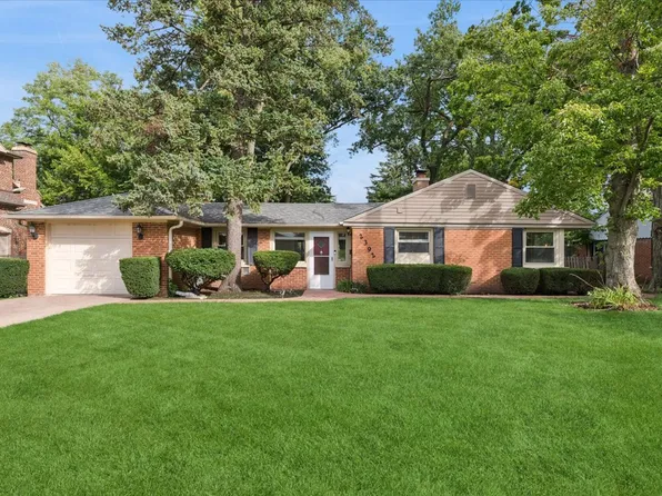 2392 Manor Ln, Park Ridge, IL 60068