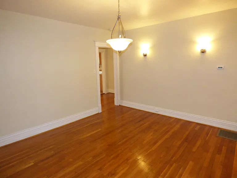 1021 Commodore Dr — Photo 13