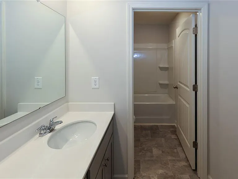 7566 Jennadee Dr — Photo 28