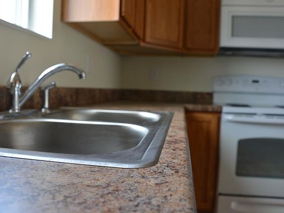 4th image of 102 Gardens Ct