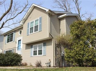 9 Great Oak Dr, Warwick, RI 02886