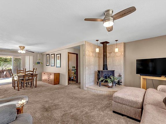 4th image of 790 Donna Ct