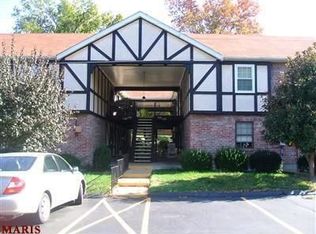 1032 Pinegate Dr, Kirkwood, MO