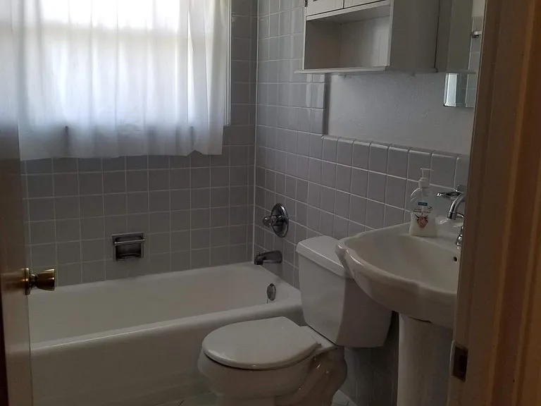 8915 Seneca Ave — Photo 7