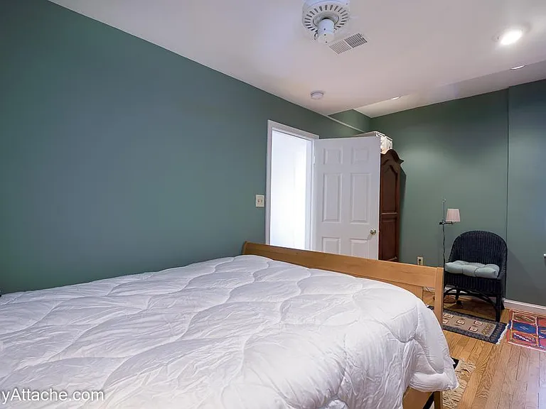 224 E St NE — Photo 32