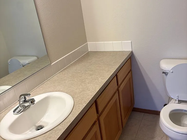204 SE Kane Dr — Photo 9
