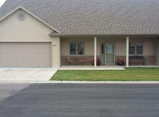 5840 Fountain Vista Dr, Grand Forks, ND 58201