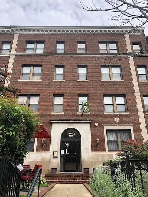 Building Photo - 1321 Fairmont St NW #206