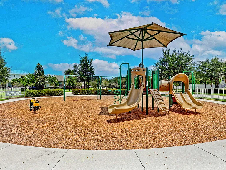 1212 S Community Dr — Photo 41