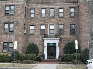 222 7th St APT 1B, Garden City, NY