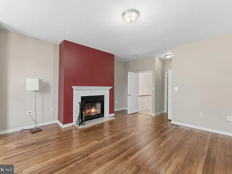 11 R St NW #1 — Photo 16