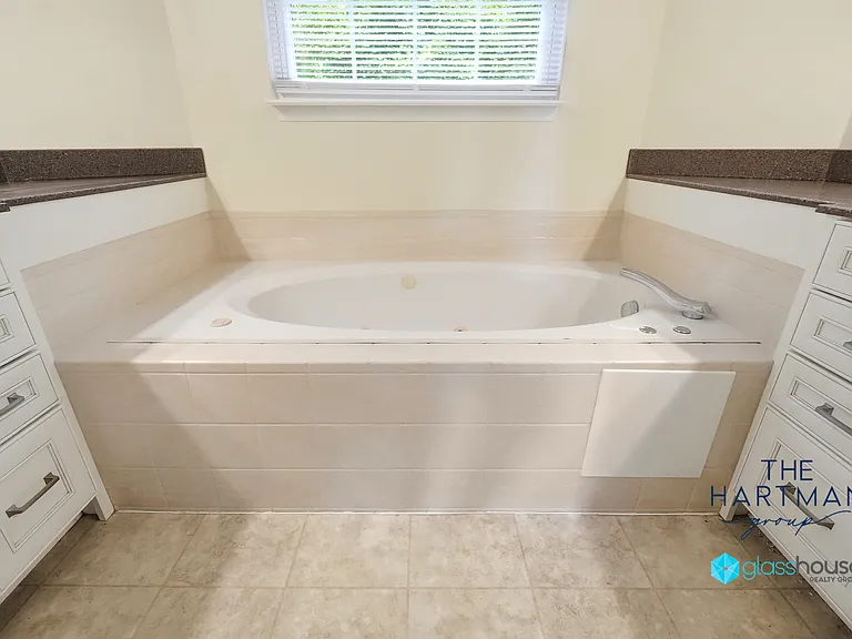 990 Mistic Ln — Photo 36